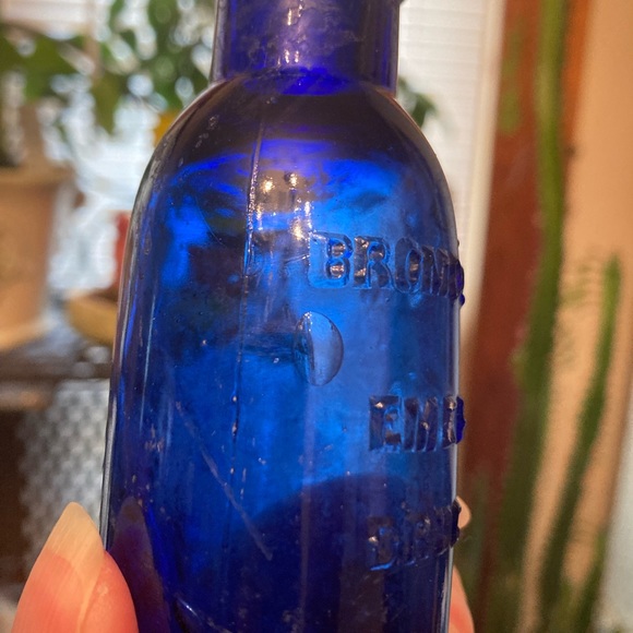 Beautiful Cobalt Blue Antique Medicine Bottle - Picture 6 of 10